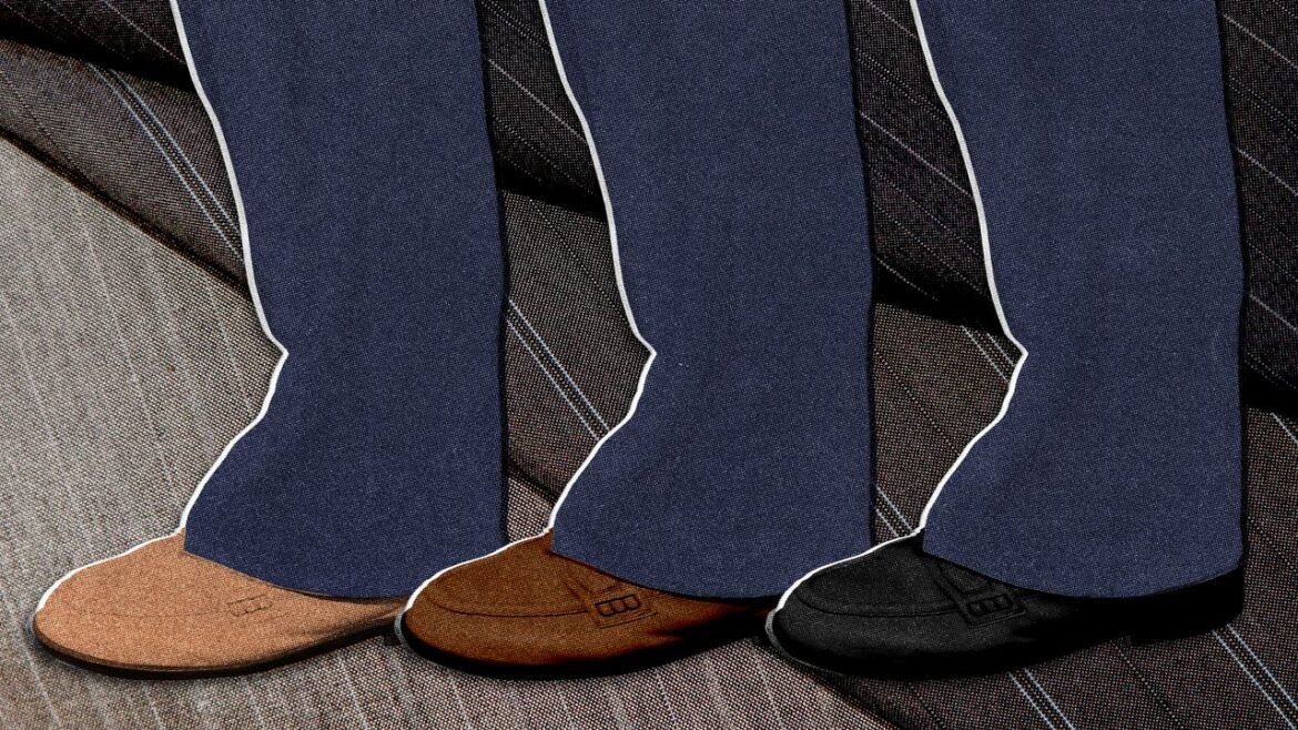 What Color Shoes Should You Wear With a Navy Blue Suit?