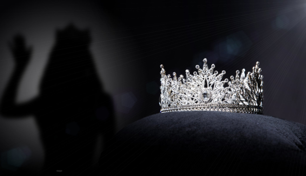 A 18-year-old Miss Thailand contestant's teeth detaches during her introduction speech.