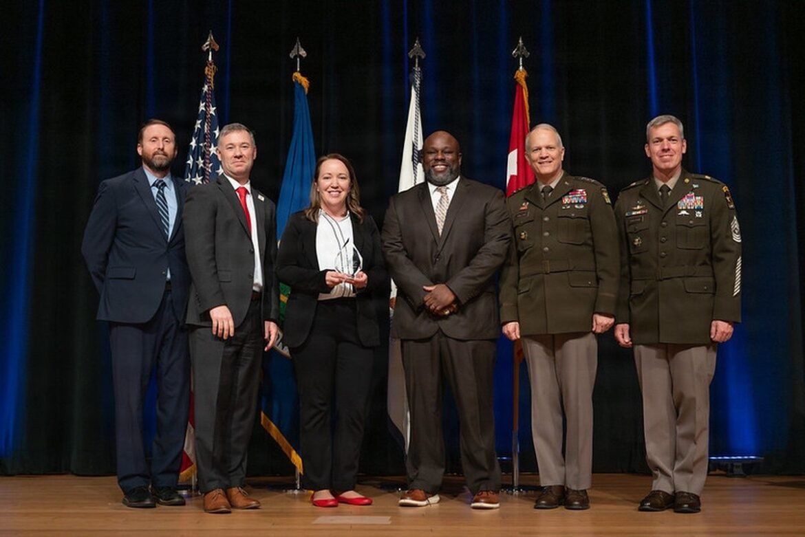 Army Research Laboratory Wins 2025 Science and Technology Reinvention Laboratory of the Year | Article