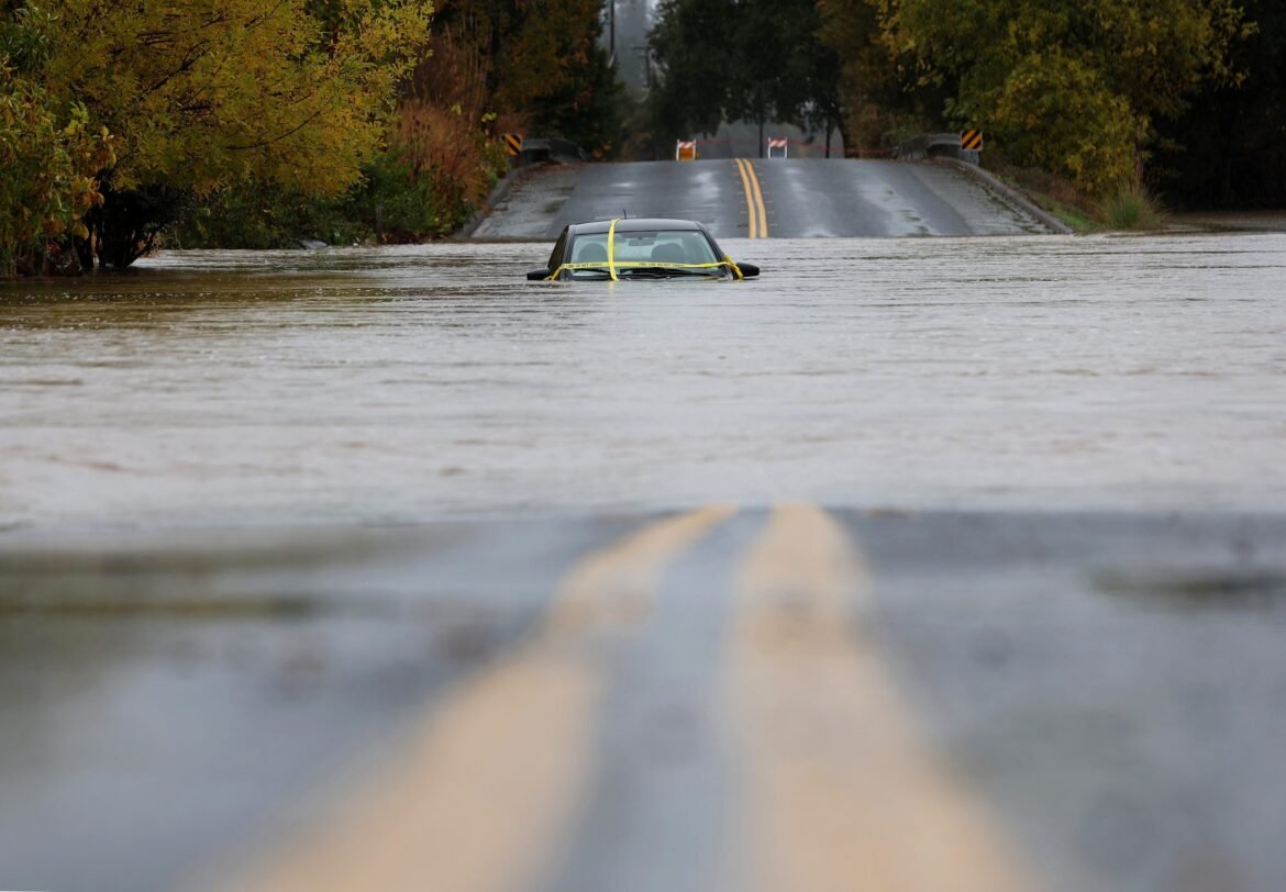 Atmospheric river blasts Northwest: 1 dead, 87,000...