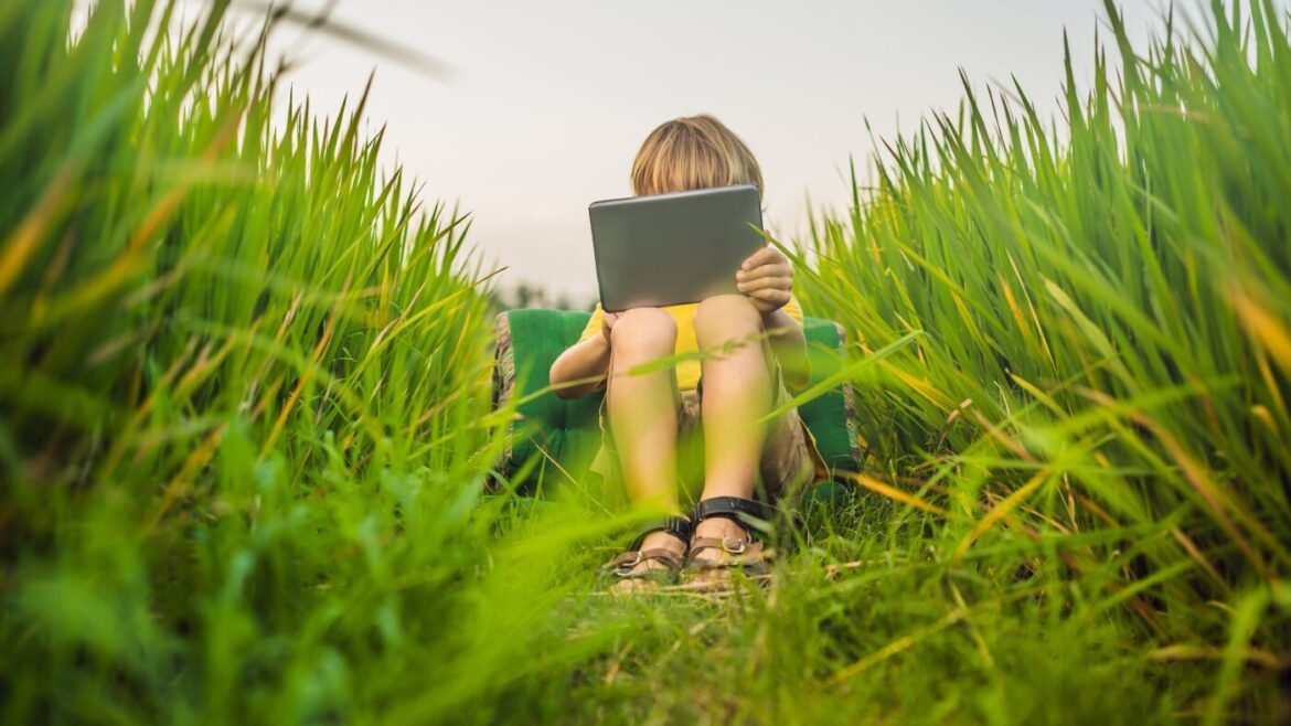 'Dopamine Kids' helps parents deal with kids' cravings for screens and sweets : NPR