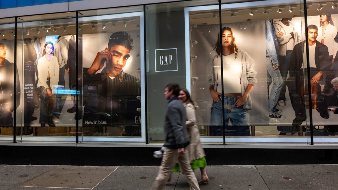 Gap stock sinks after earnings. The real story may be what happened to 800 stores