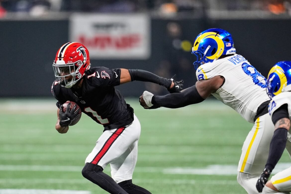 Wide receiver Darnell Mooney is coming to the Giants. 