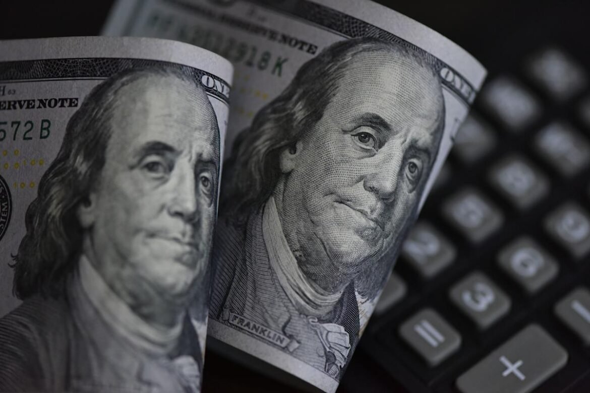 How much income tax do you pay on a $100,000 salary?