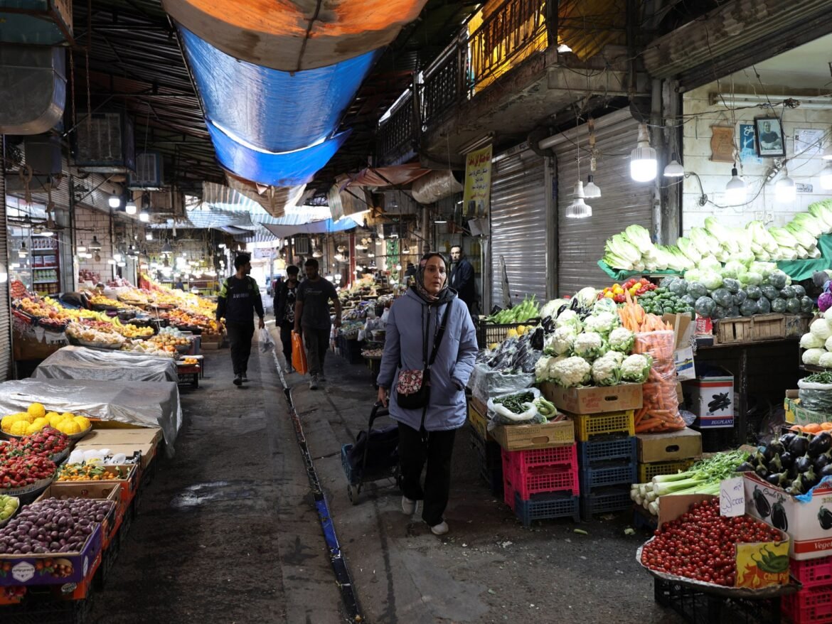 Iranians get by as US, Israeli bombs rain down, internet blocked | Israel-Iran conflict News