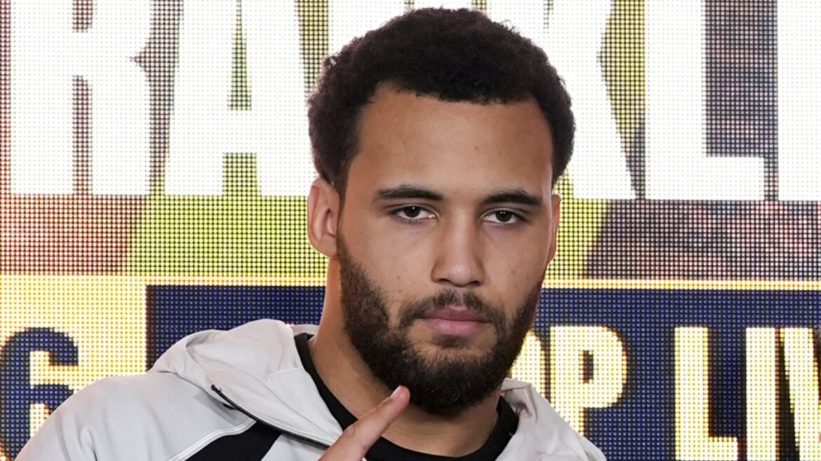 Moses Itauma looks set to challenge for a world heavyweight championship this year, says promoter Frank Warren | Boxing News