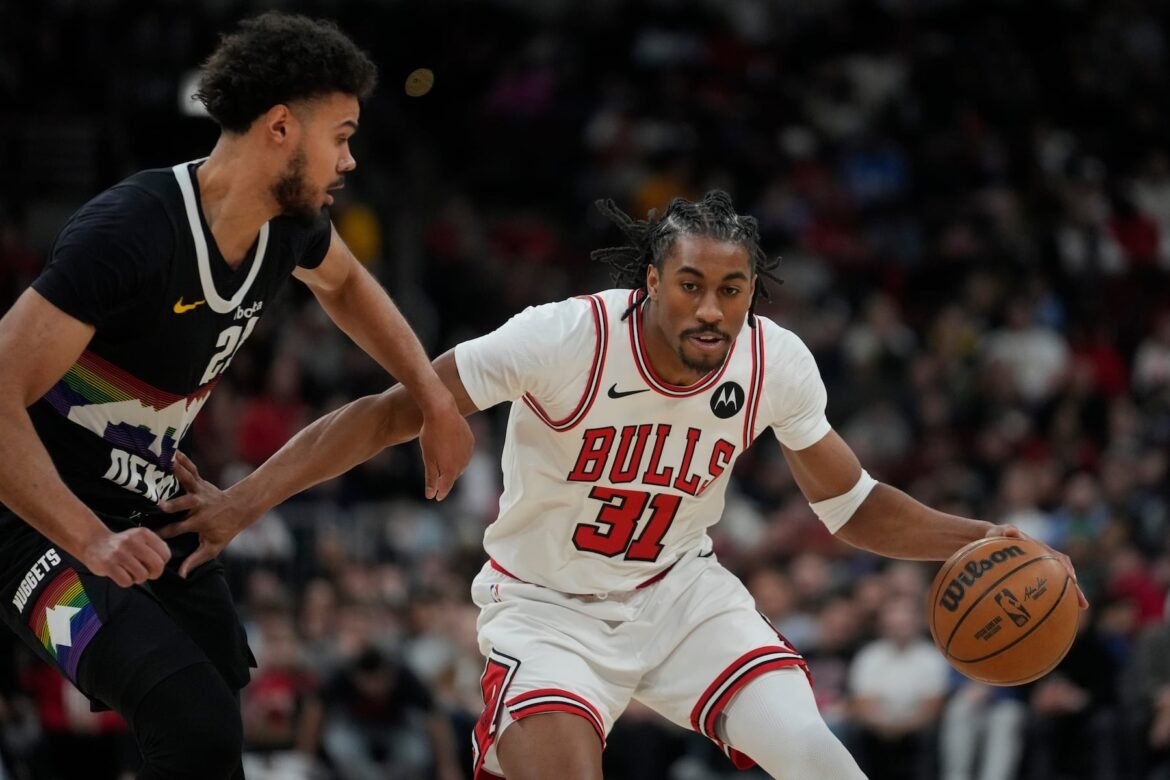 Denver Nuggets forward Spencer Jones (21), left, guards Chicago Bulls guard Jaden Ivey (31) during the first half of an NBA basketball game Saturday, Feb. 7, 2026, in Chicago. (AP Photo/Erin Hooley)