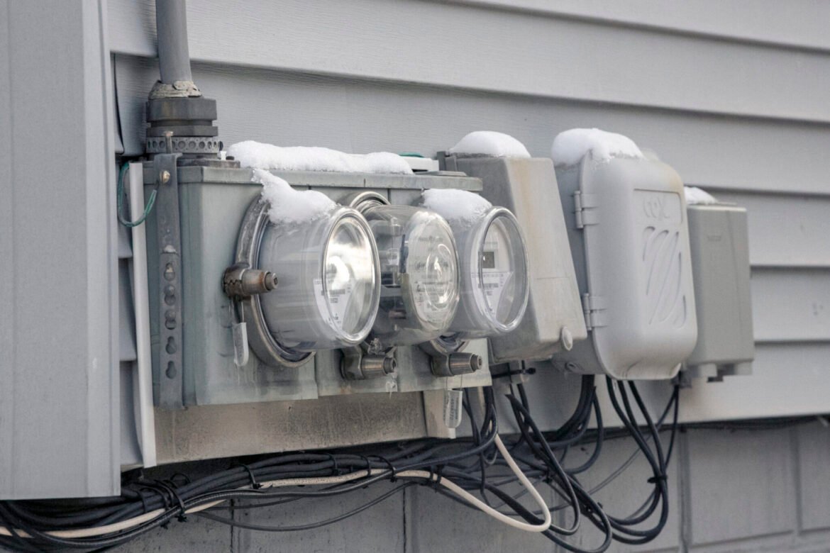 State-by-state figures from monthly utility bill data show, on average, American households paid roughly $110, or 6.4%, more for electricity in 2025, compared to 2024. (Photo by Alexander Castro/Rhode Island Current)&nbsp;