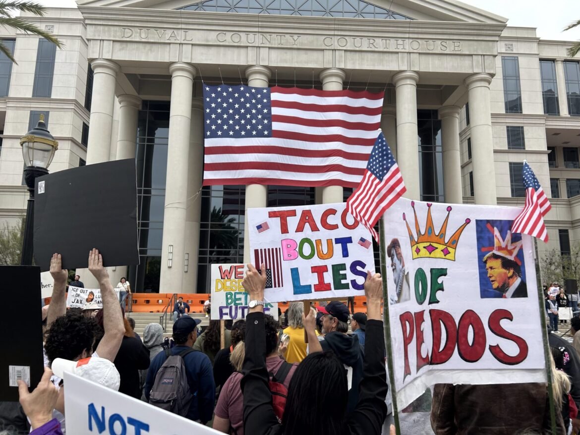 No Kings marches attract crowds even in conservative areas of Florida • Florida Phoenix