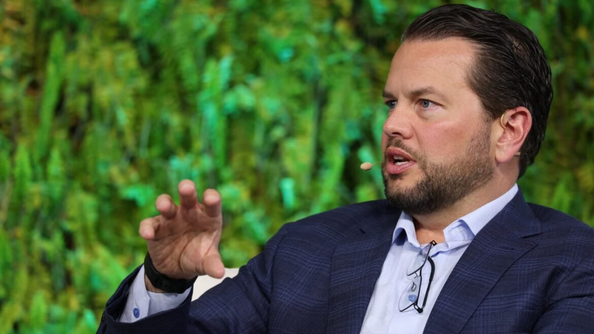 Pinterest shares pop 8% as activist Elliott Management takes $1 billion stake