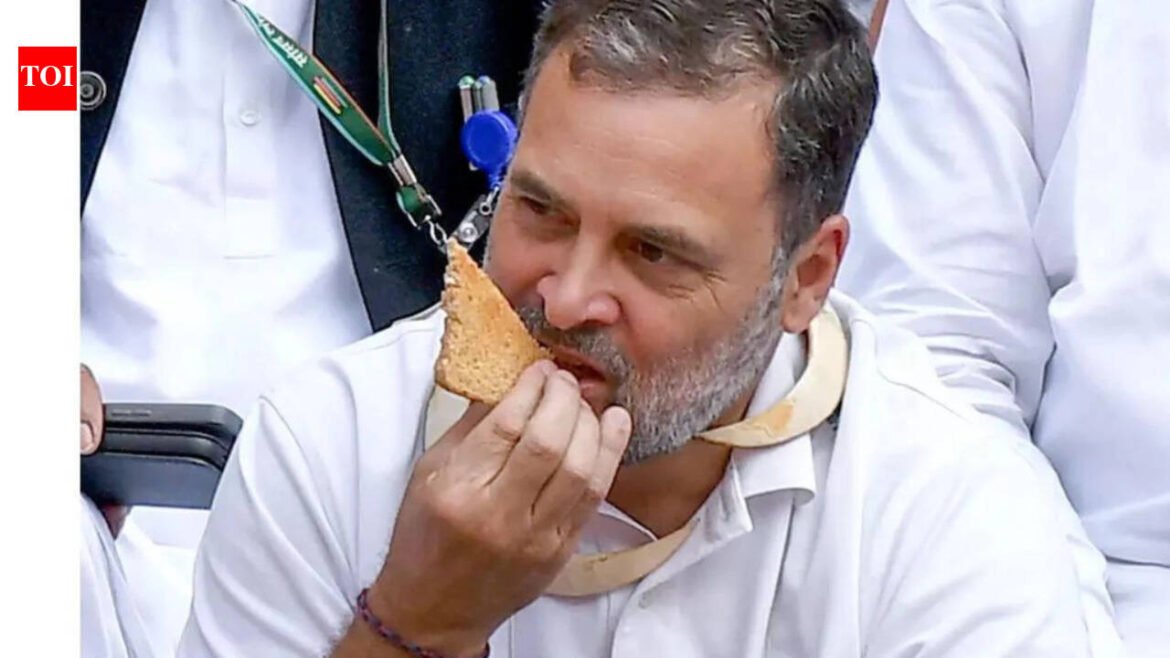 Retired officials demand Rahul Gandhi's apology...