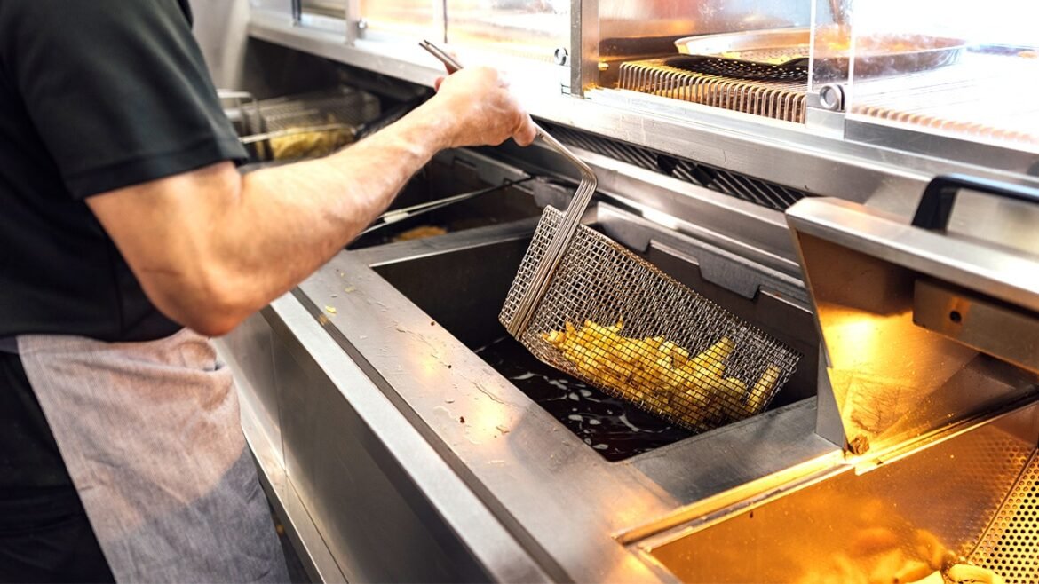 Steak 'n Shake offers Bitcoin bonus to workers in fast-food industry first