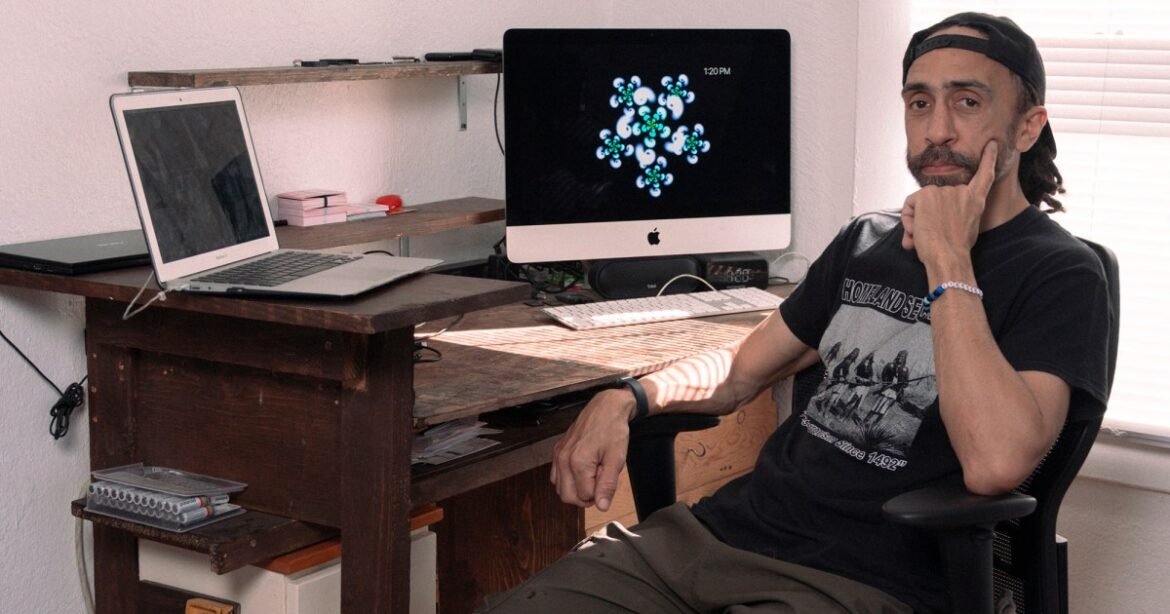 This Programmer Wants to Use Your Phone to Fight ICE – Mother Jones