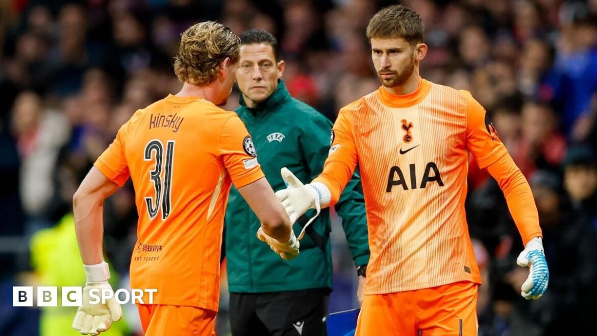 Guglielmo Vicario embracing Antonin Kinsky as he replaces him as Tottenham goalkeeper during their first-leg defeat to Atletico Madrid