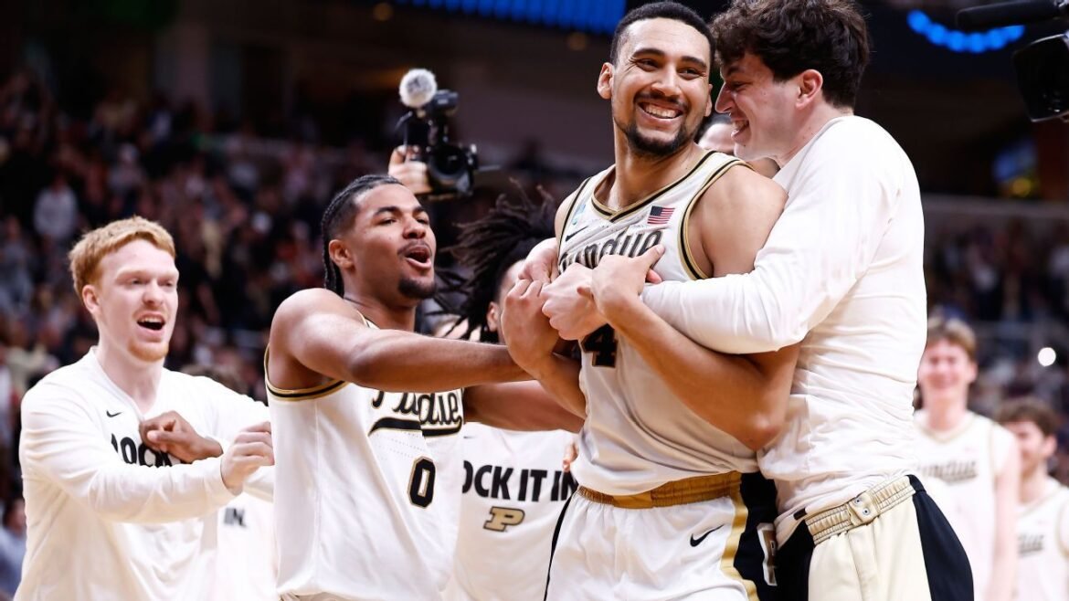 Trey Kaufman-Renn's bucket gives Purdue win over Texas