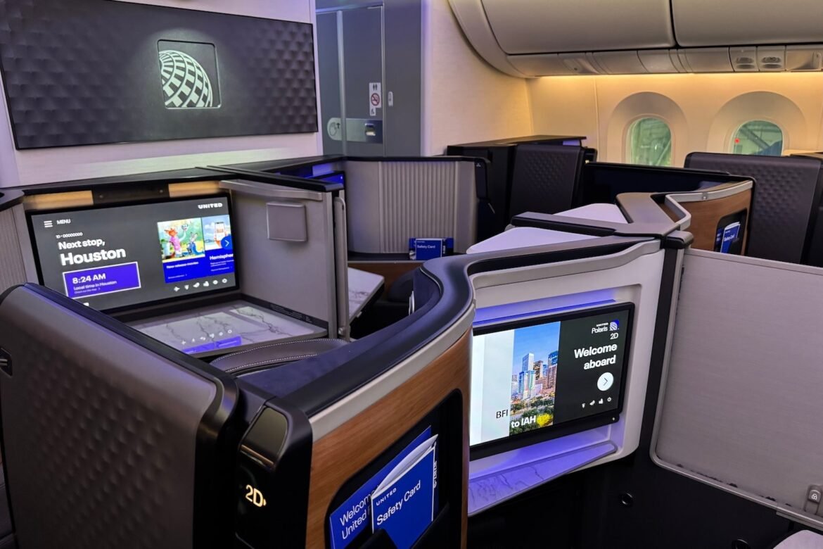United debuts swanky new Boeing 787-9 Dreamliner, Polaris Studios