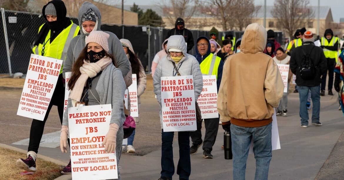 Workers in Colorado Have Shut Down One of the Nation’s Biggest Meatpacking Plants – Mother Jones