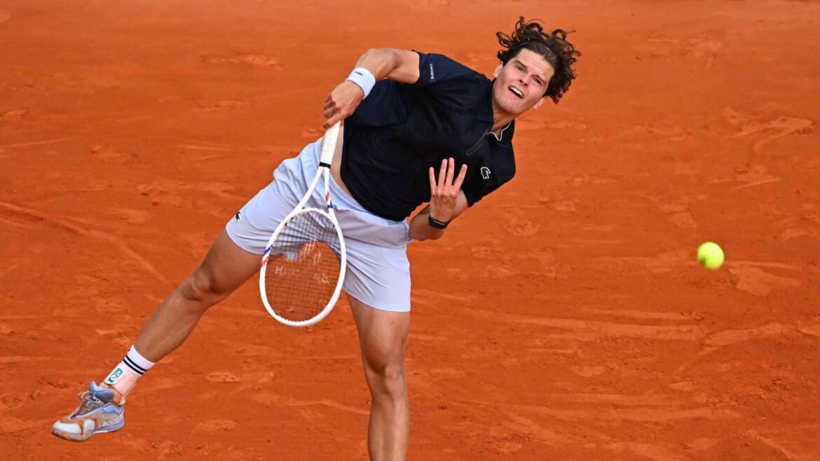 Alexander Blockx defeats Denis Shapovalov in three sets on Monday in Monte-Carlo. 