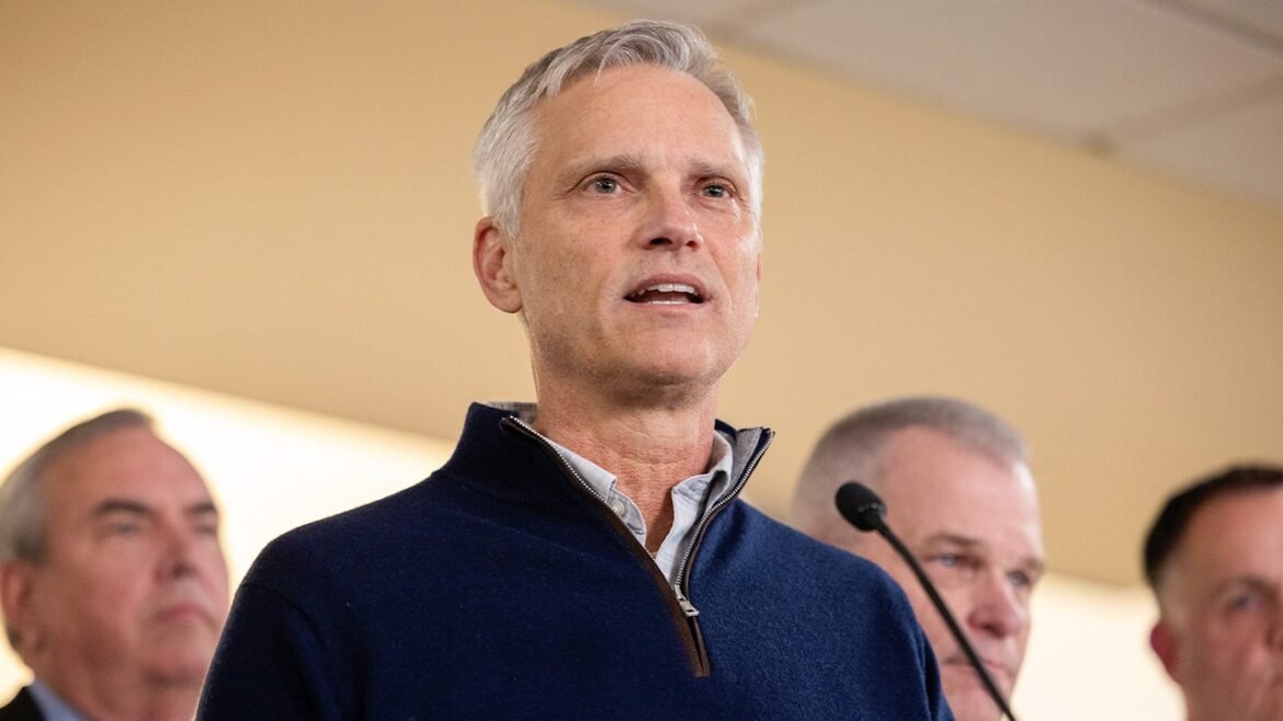 American Airlines CEO rejects United Airlines merger as anti-competitive 