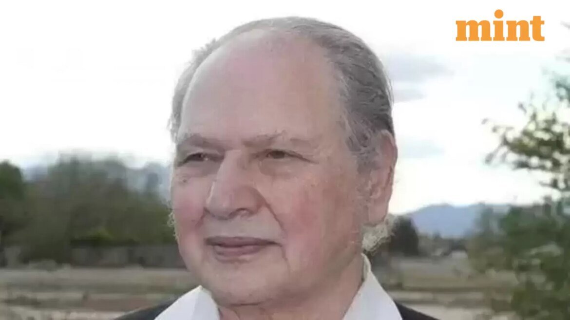 Apple's forgotten co-founder sold his 10% stake for $800 in 1976. That stake could be worth $400 billion today