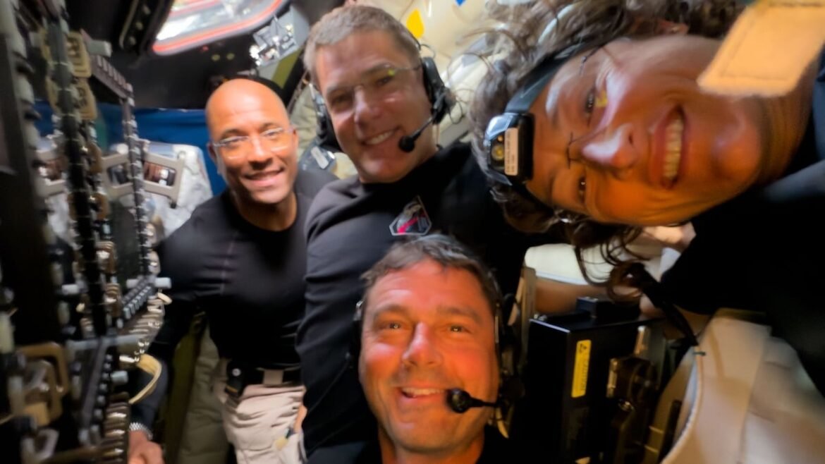Artemis II Crew Makes Long-Distance Call to International Space Station : ScienceAlert