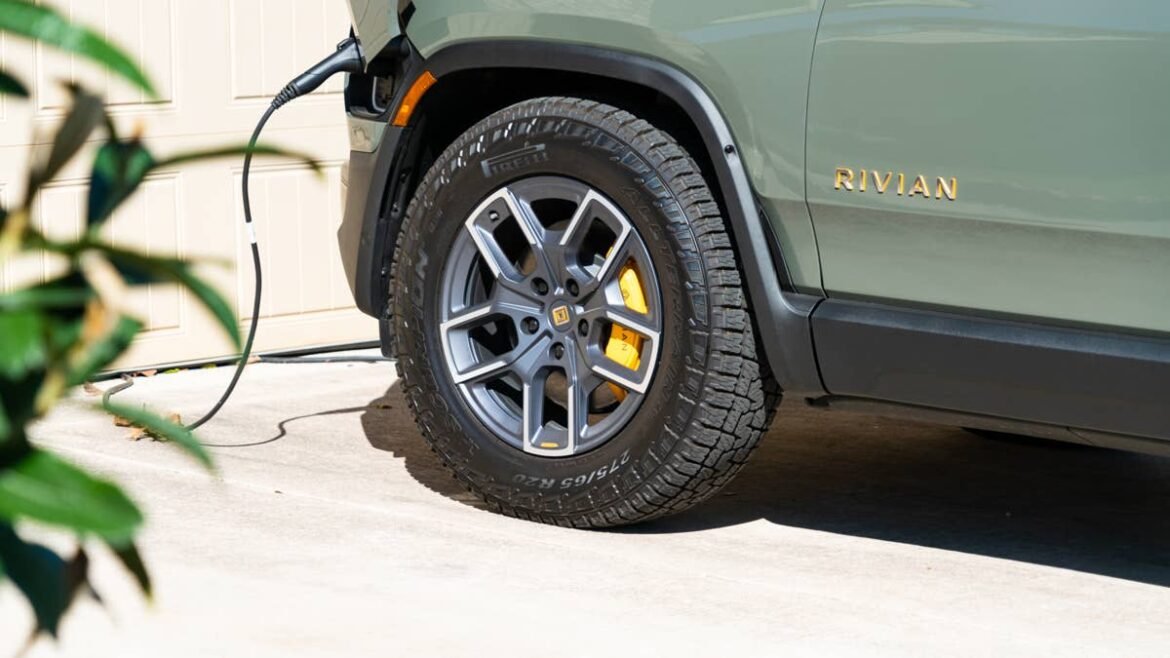 Bearish Tesla analyst has good news for Rivian stock investors