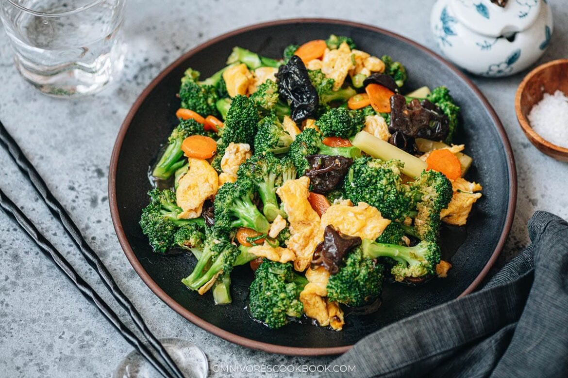 Broccoli stir fry with scrambled eggs