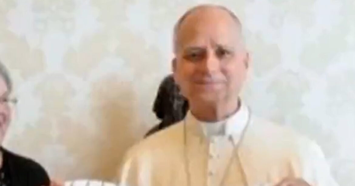 Chicago nun gifts Pope Leo a White Sox jersey