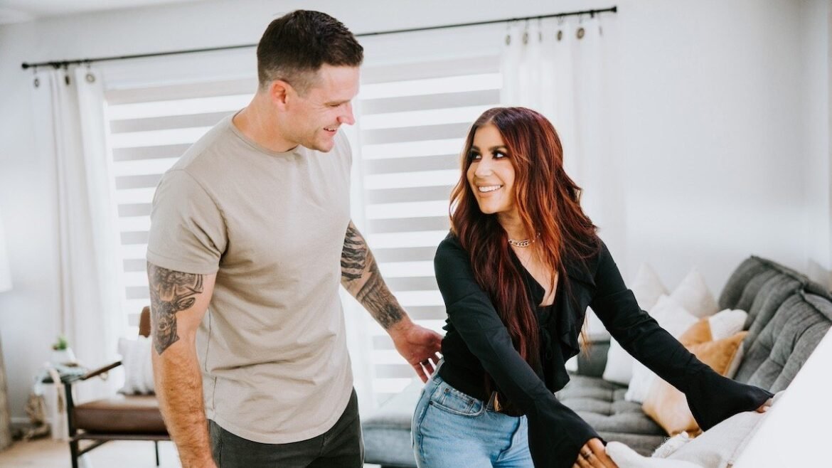 Cole and Chelsea DeBoer return for Season 2 of "Down Home Fab" on HGTV.