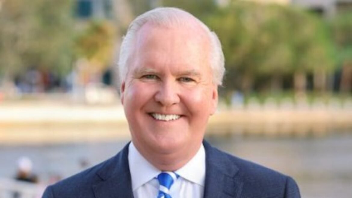 Former Tampa mayor Bob Buckhorn is running again