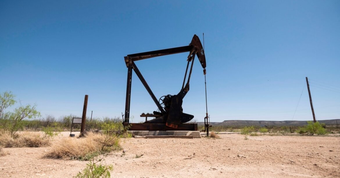 GOP Lawmakers Are Pushing “Alarming” Bills to Shield Big Oil From Climate Liability – Mother Jones