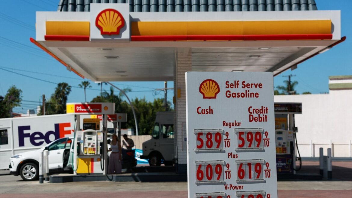 Gasoline prices could drop, following drop in crude oil : NPR