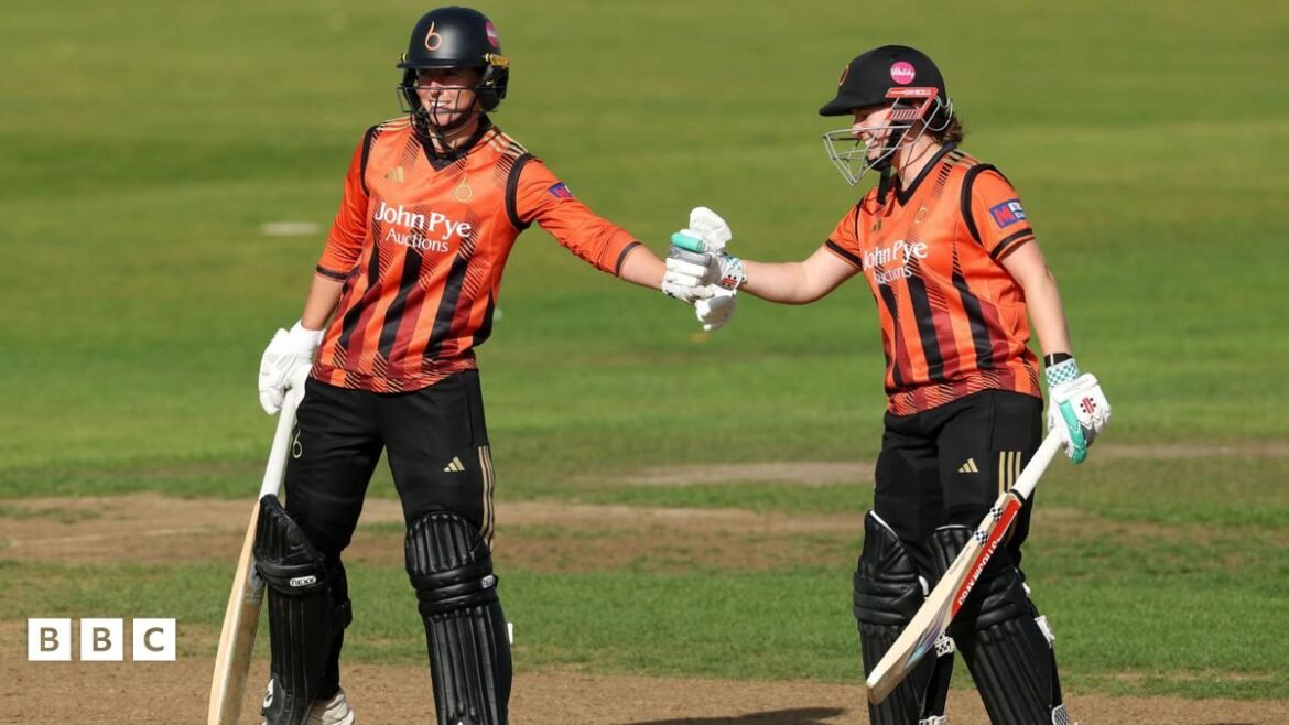 Column graphic of Grace Ballinger playing for Northern Superchargers