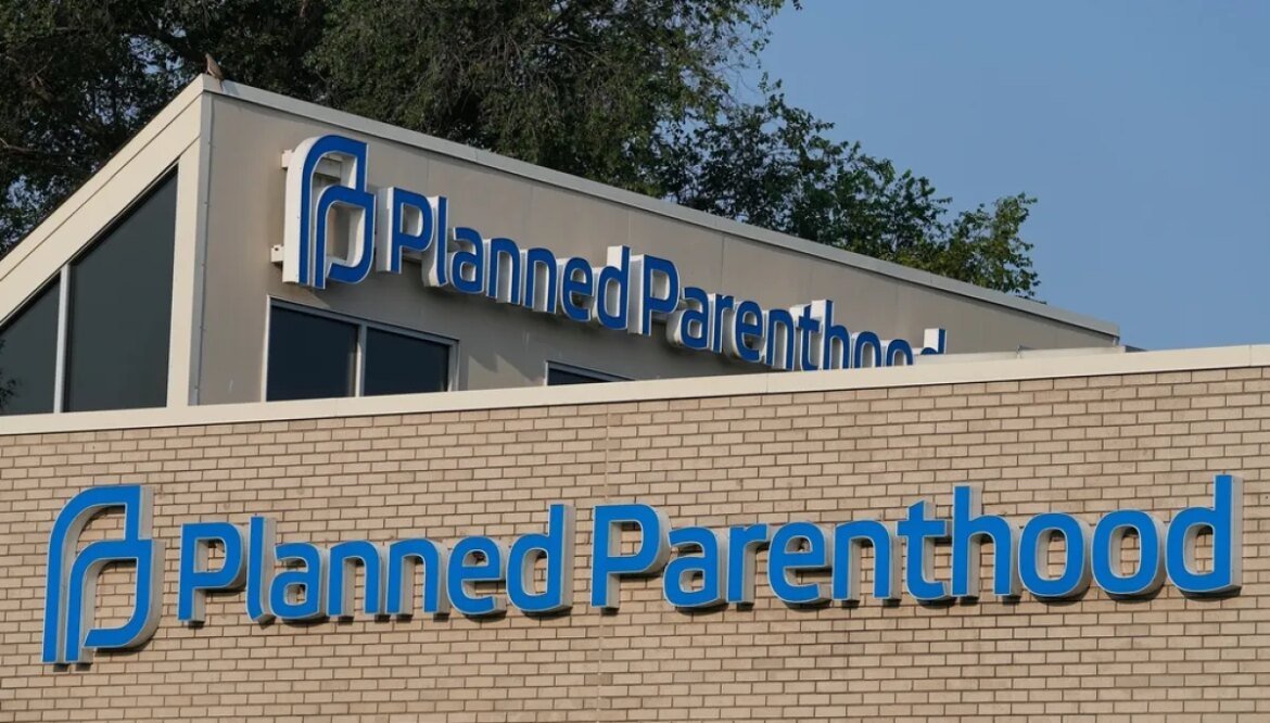 HHS shifts Title X grants focus away from Planned Parenthood