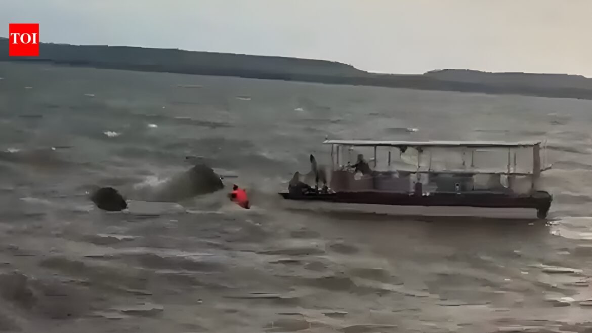 MP boat mishap: cruise capsizes in Jabalpur, 4...