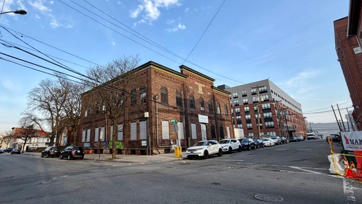 Newark schools chief rejects criticism over district spending