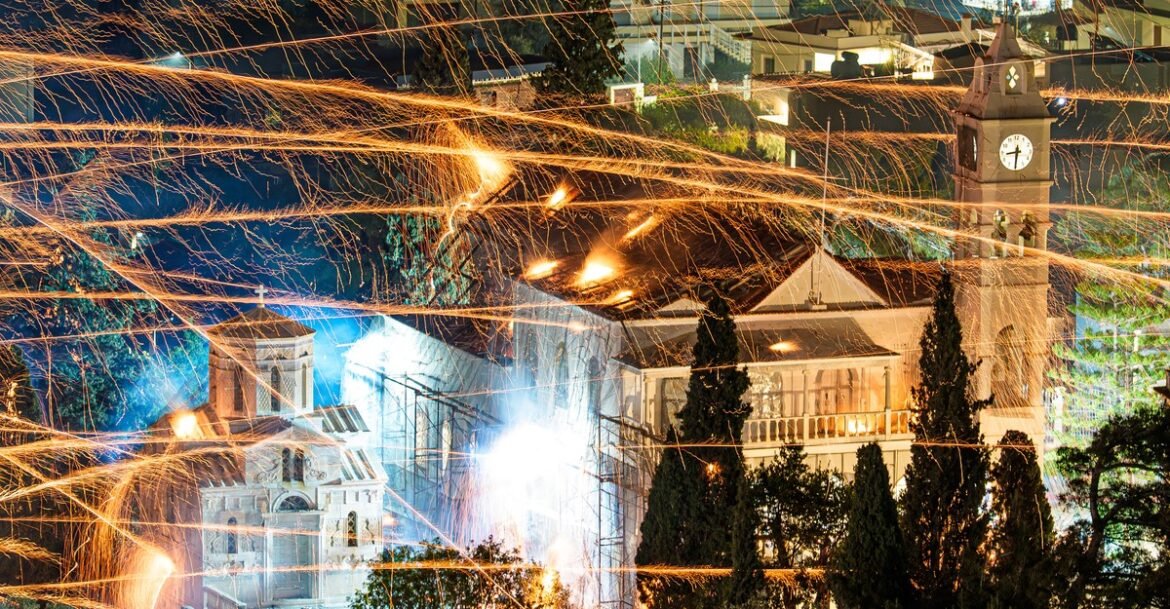 Photos of the Week: Glacier Performance, Gorilla Birthday, Moon Return