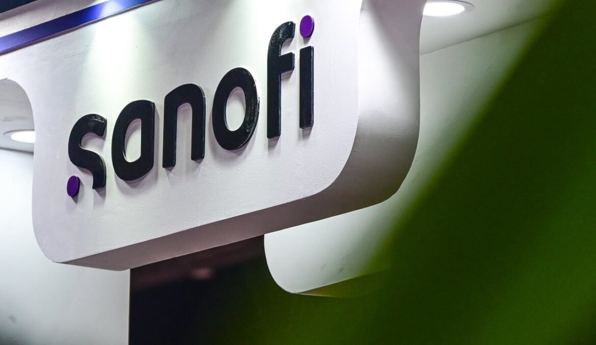 Sanofi's new COVID shot tops Moderna's mNEXSPIKE in safety trial