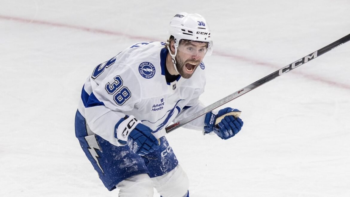 Scenes from Game 4 as Lightning even the series