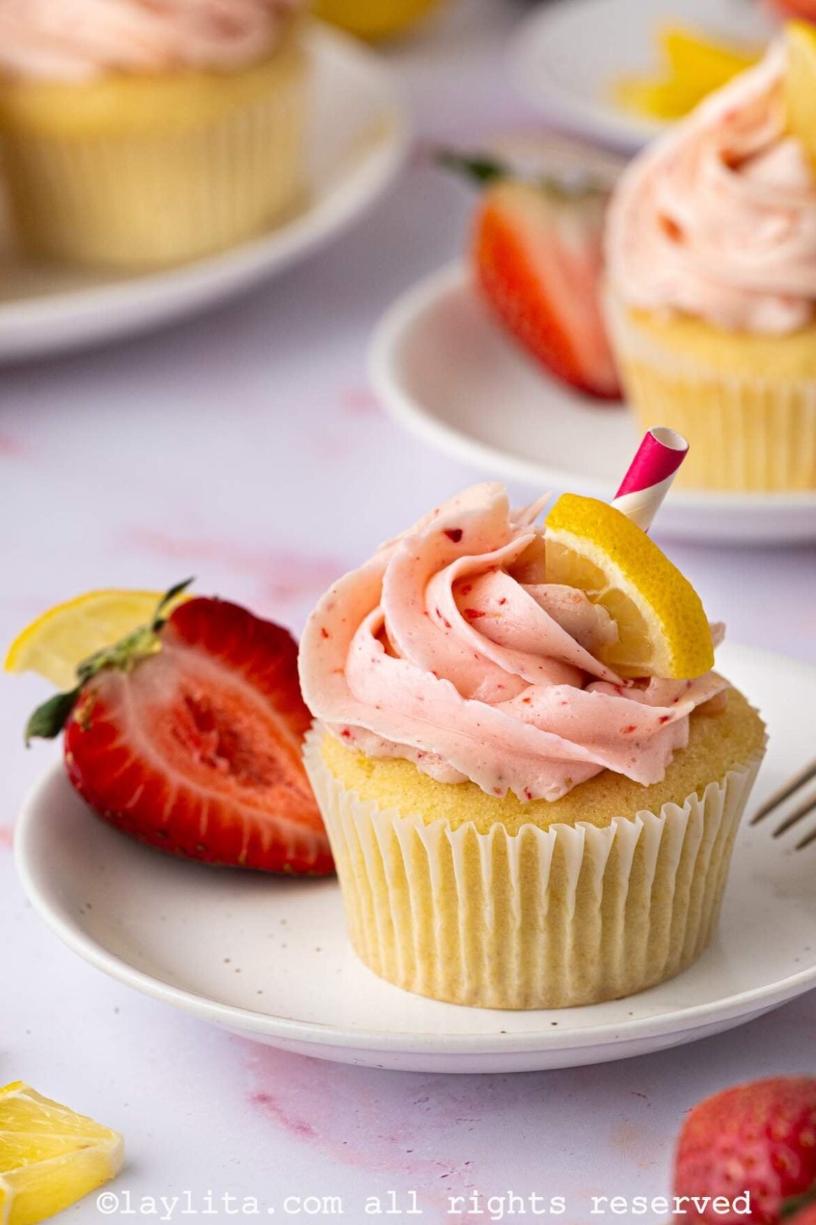 Strawberry Lemonade Filled Cupcakes – Laylita's Recipes