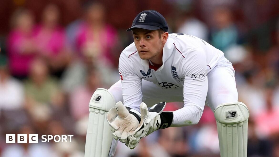 Jamie Smith keeping wicket for England in The Ashes 