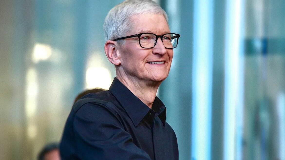 Tim Cook reveals the first thing he did as CEO every day. It’s a leadership habit everyone should steal