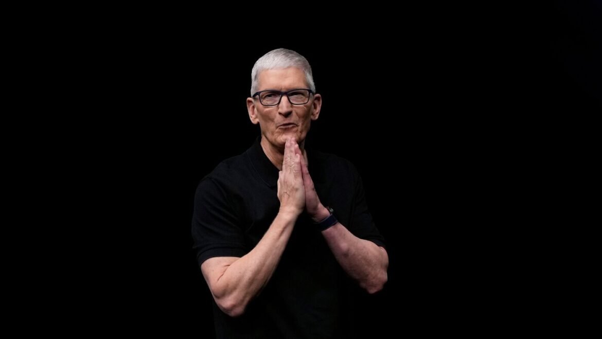 Tim Cook to step down as Apple CEO : NPR