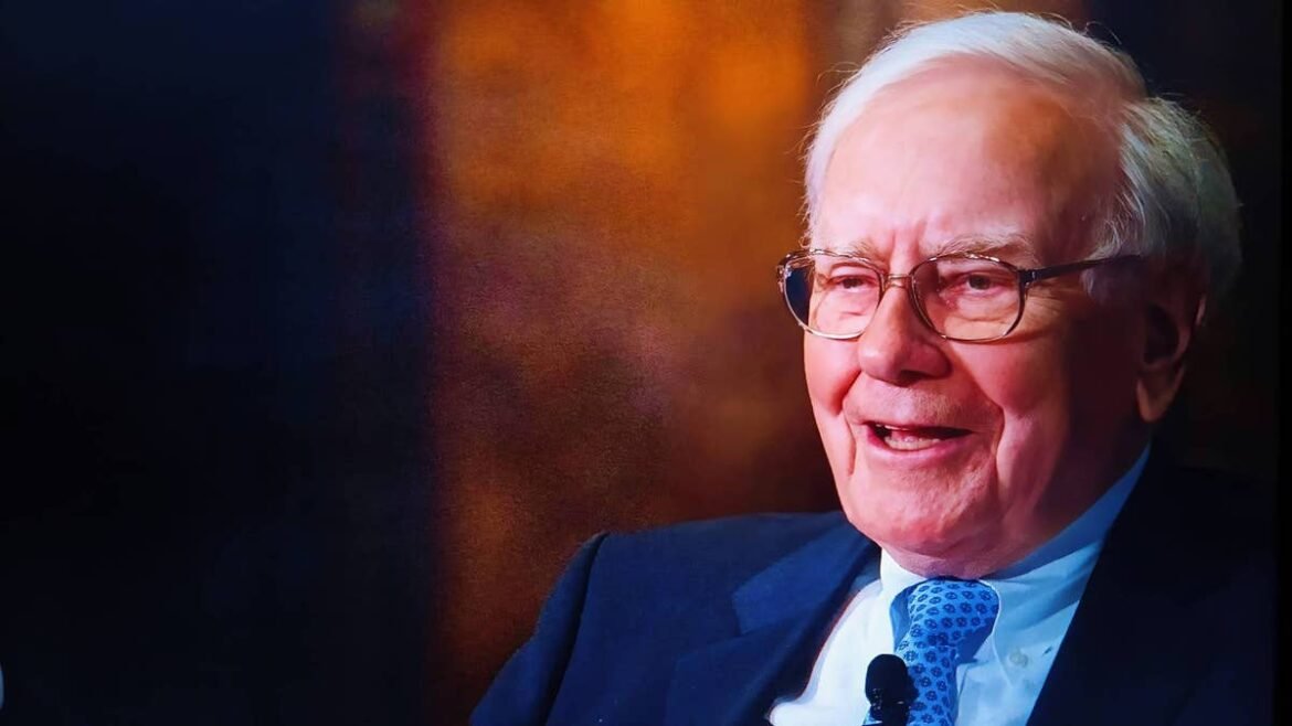 Warren Buffett’s American Express rides platinum card change wave