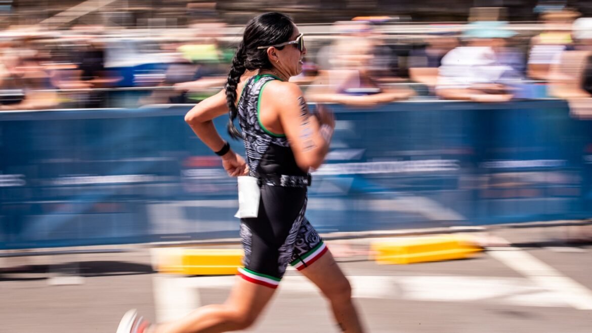 An athlete runs during a triathlon with strength thanks to focusing on durability instead of FTP.