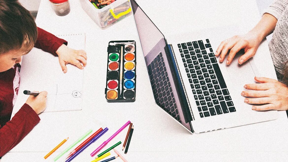 Workplaces are pushing out working mothers—and paying the cost