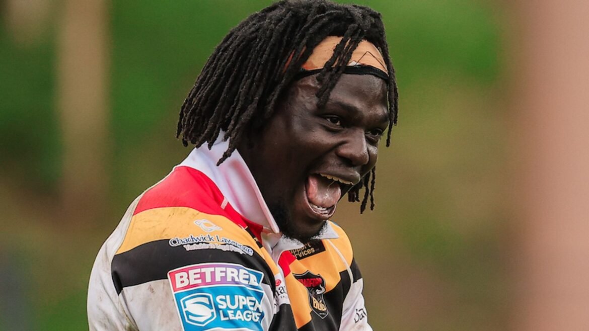 Bradford Bulls 16-14 Hull FC: Zak Hardaker's dramatic conversion miss allows Bradford to end five-game Super League losing streak | Rugby League News