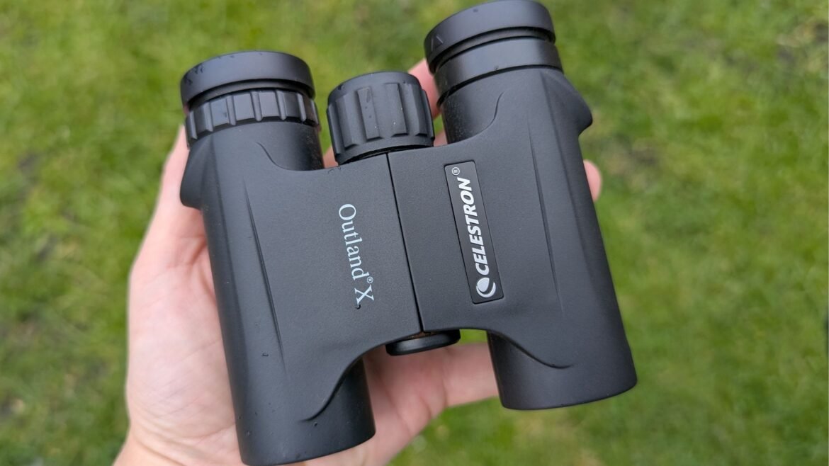 Celestron Outland X 10x25 roof prism binocular review