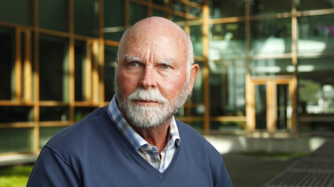 Craig Venter, pioneering human genome decoder, dies at 79 : NPR