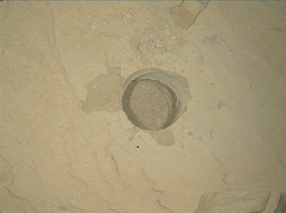 Curiosity Blog, Sols 4886-4892: Ingenuity and Perseverance, Curiosity Style
